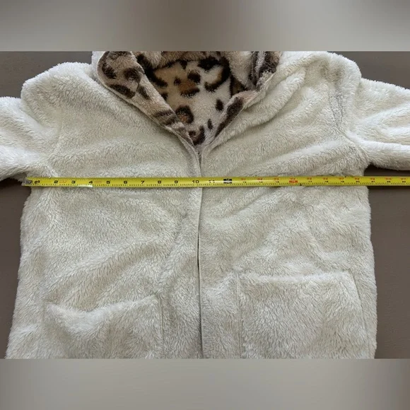 Altar’d State Reversible Faux Fur Hooded Jacket Small Leopard Print Cream Cozy - Picture 10 of 15